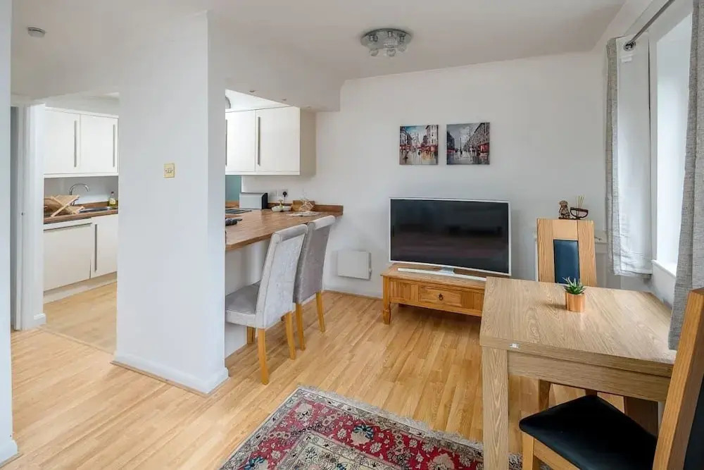 Spacious 2 bed Sleeps 5 With Parking nr Chelsea