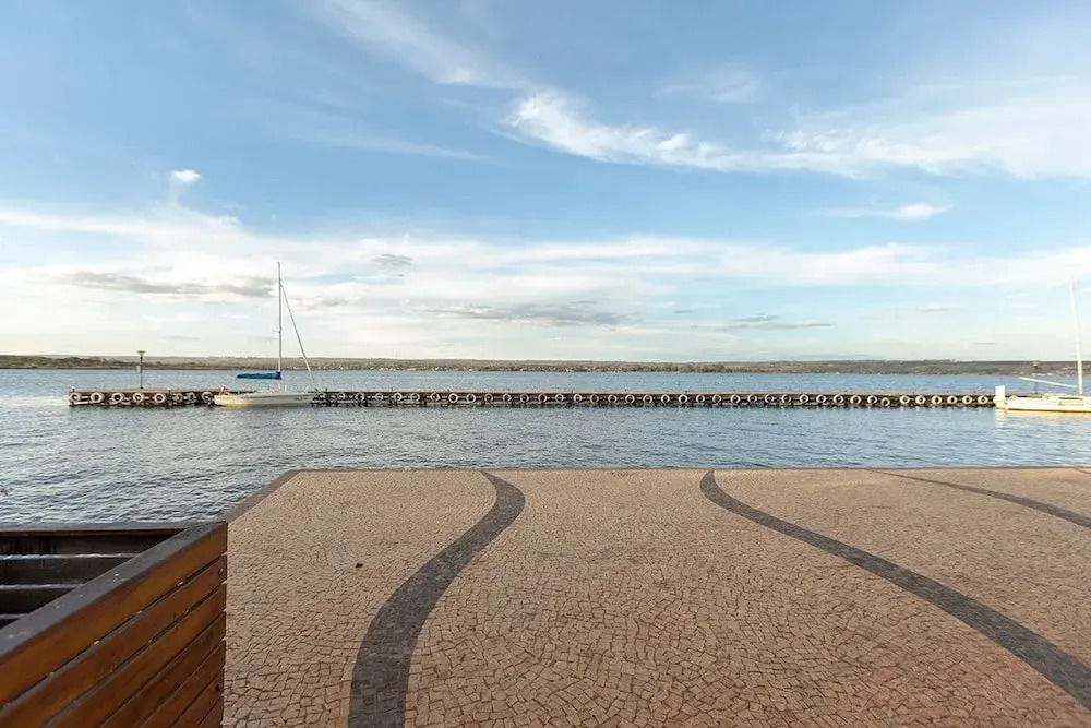Apt Facing Lake Paranoa - Clr314