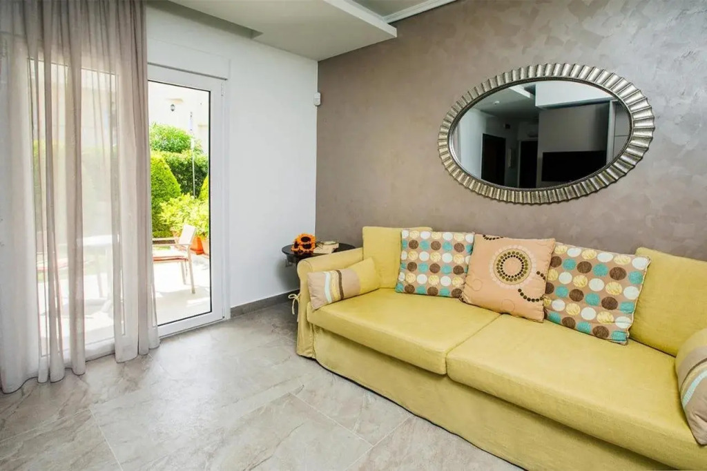 SUN RESIDENCE Exclusive Seaside Suites