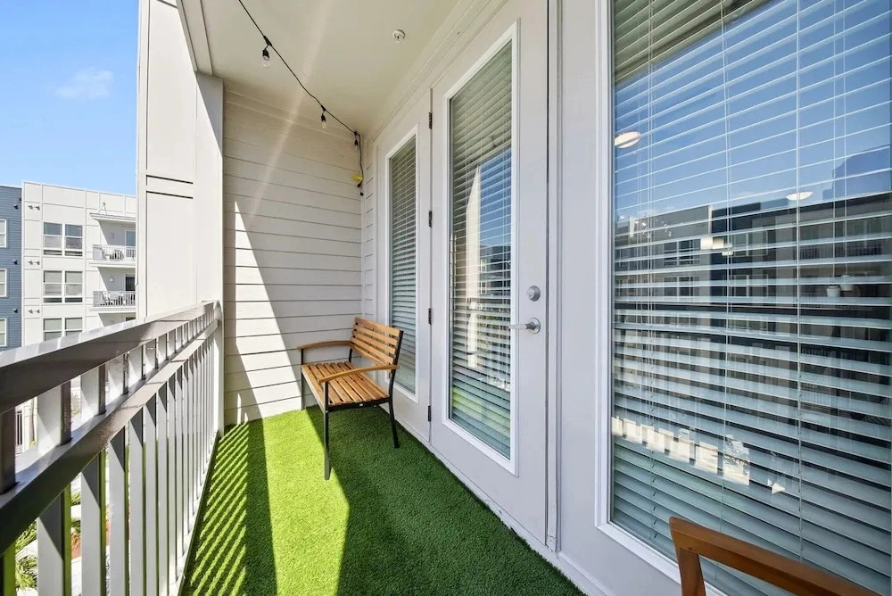 Modern 2BR w Pool Pet-friendly Unit 18