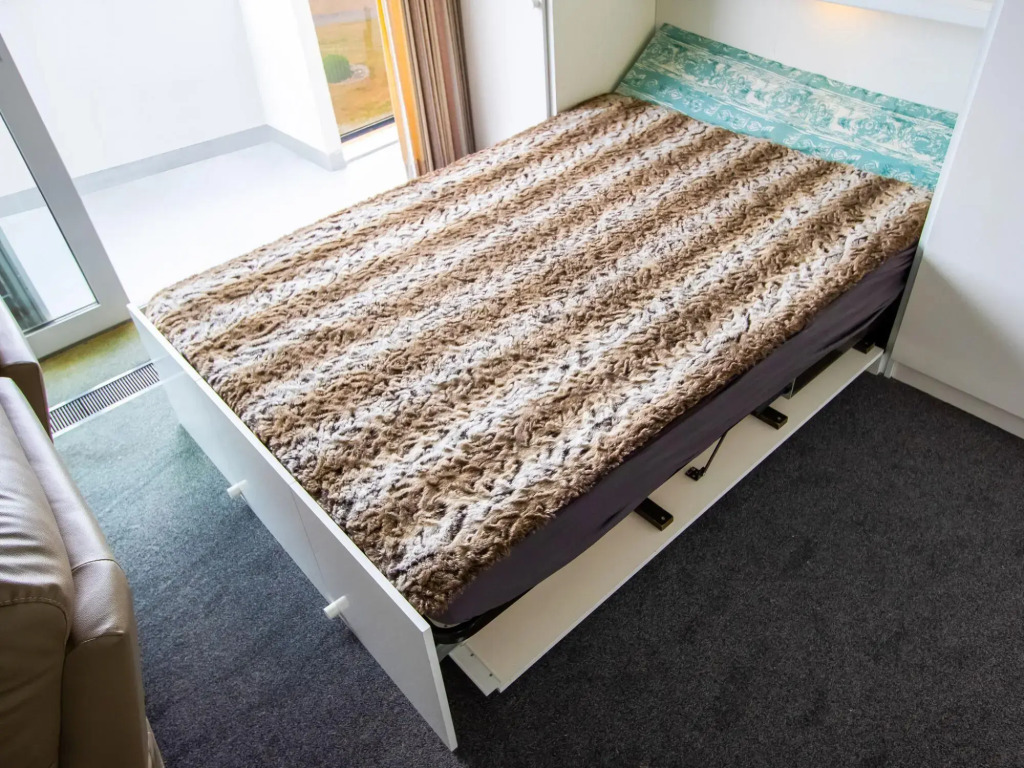 Spacious studio in De Haan with a balcony