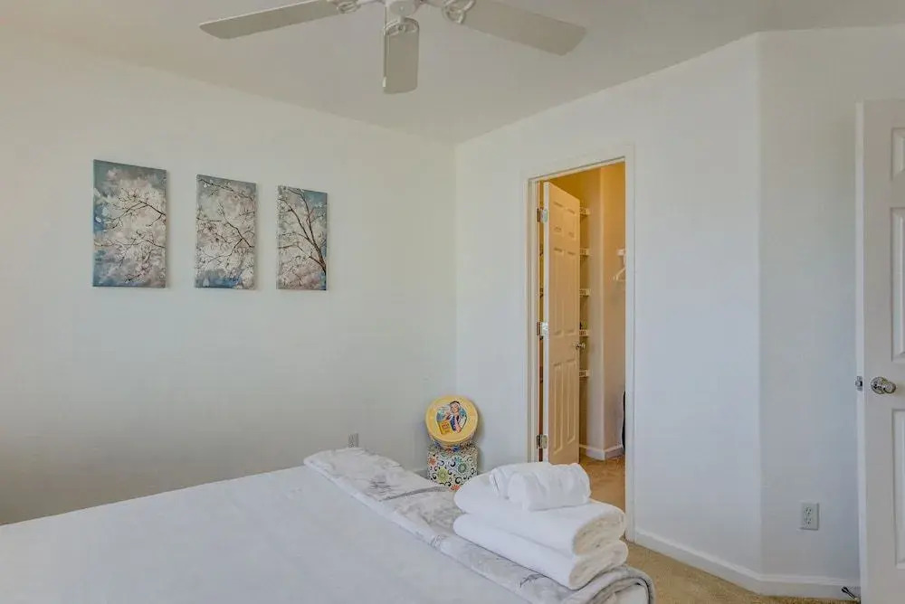 Urban Practicality! 3 Beds, Patios & Dog Friendly