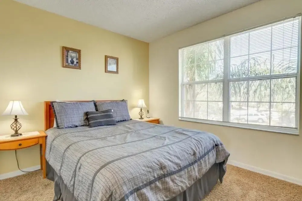 South Facing Pool & Game Room! 6 Bedroom Home by RedAwning
