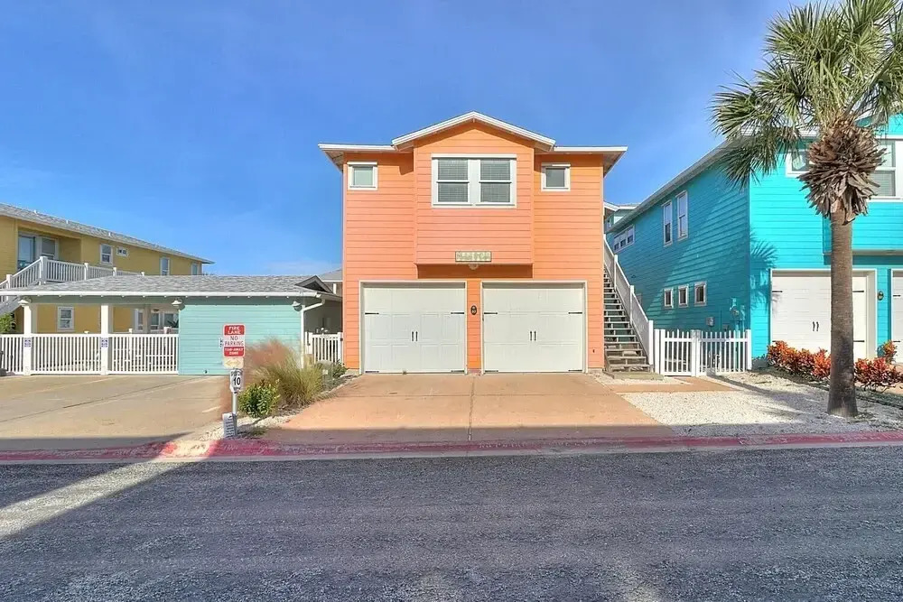 Mango and Cash 80vw 4 Bedrooms 4.5 Bathrooms Home