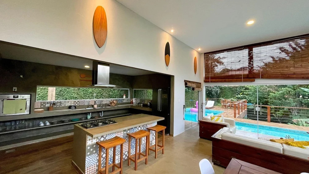 Casa c/ Piscina Privativa, 3 Suítes Sala integrada