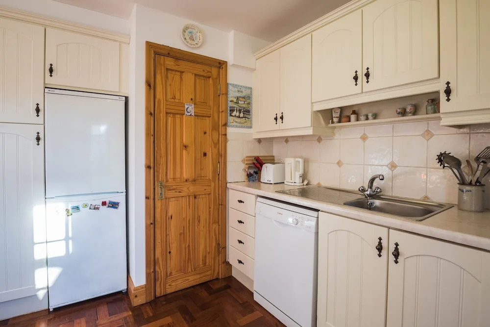 Dunfanaghy - Sea Views- in Village - Parking