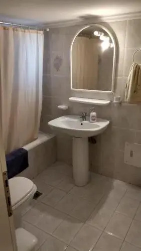 Ira Apartments