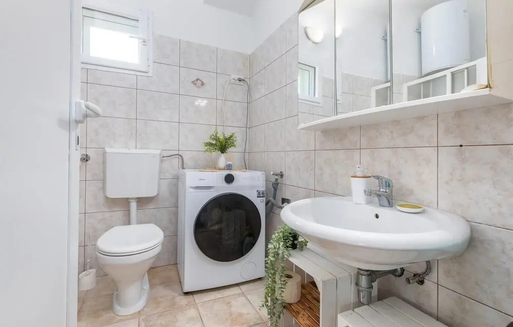 Stunning Home In Sisan