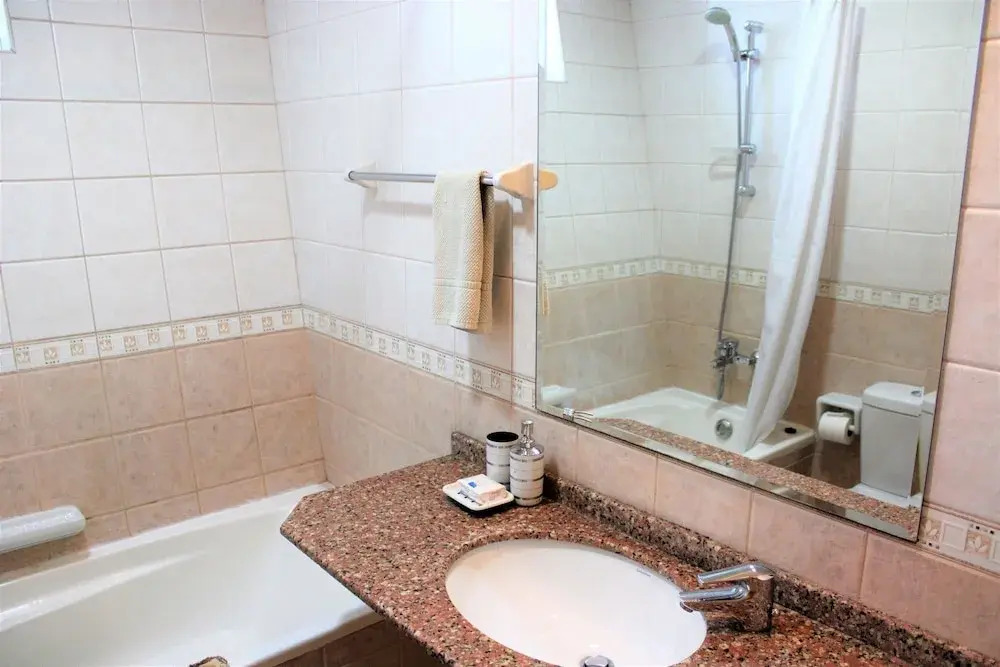 One Bedroom Apt. in JLT near Metro Station -AWD