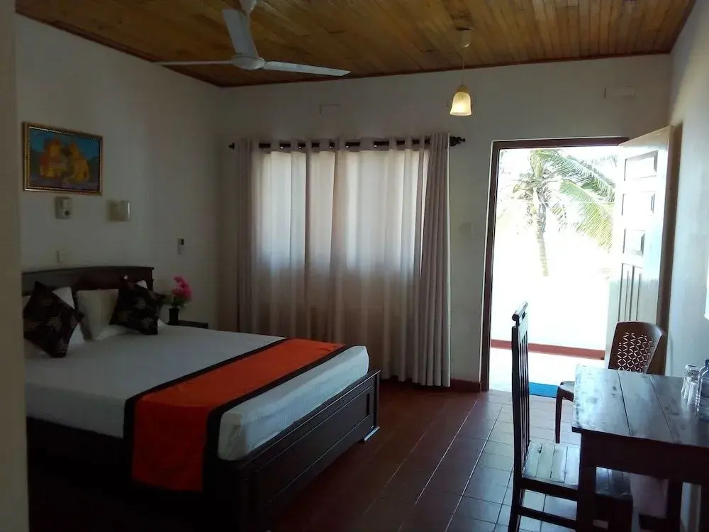 New SeaSide Inn Hikkaduwa