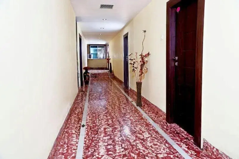 OYO RPR269 Hotel Shubham Palace