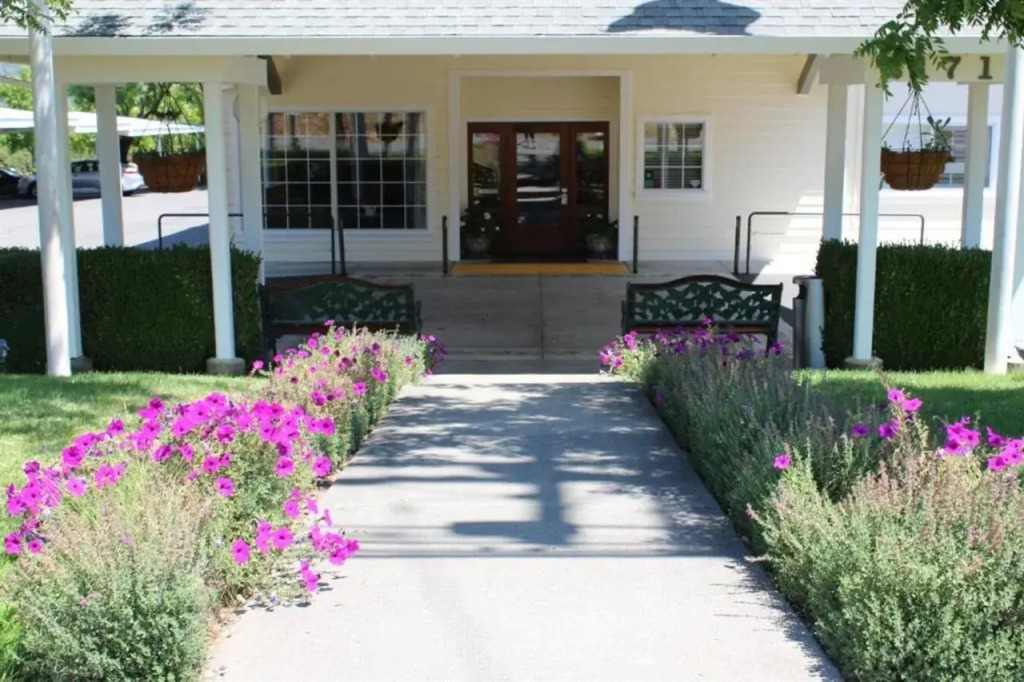 Geyserville Inn