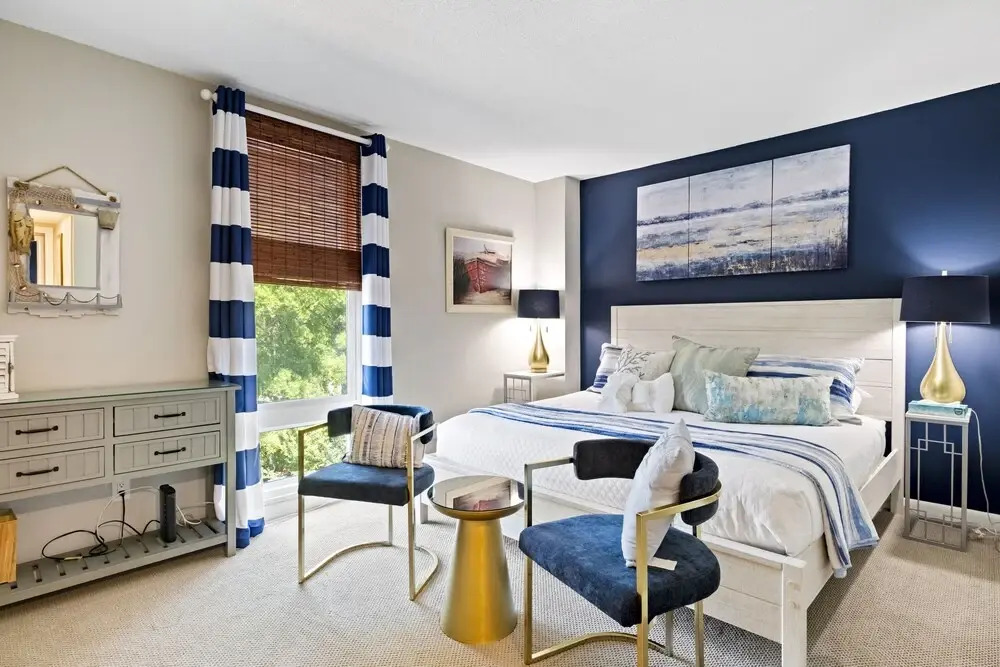 Relax By Pool: Harbour Town Resort Condo