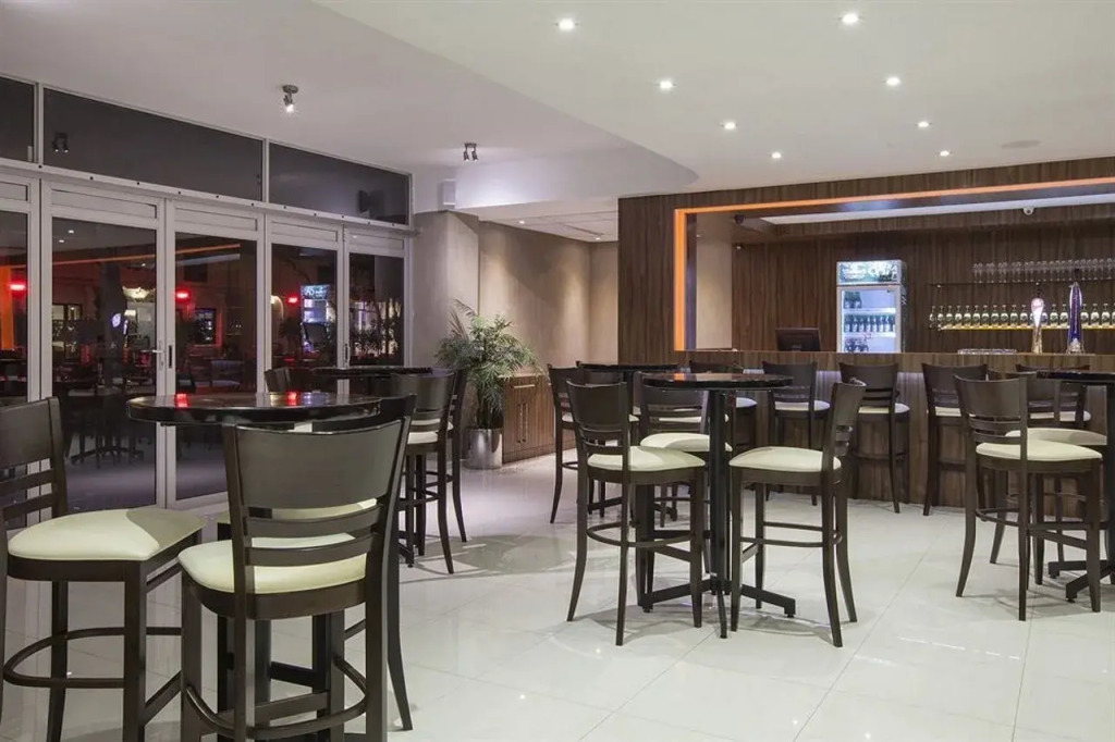 Circa On The Square Hotel
