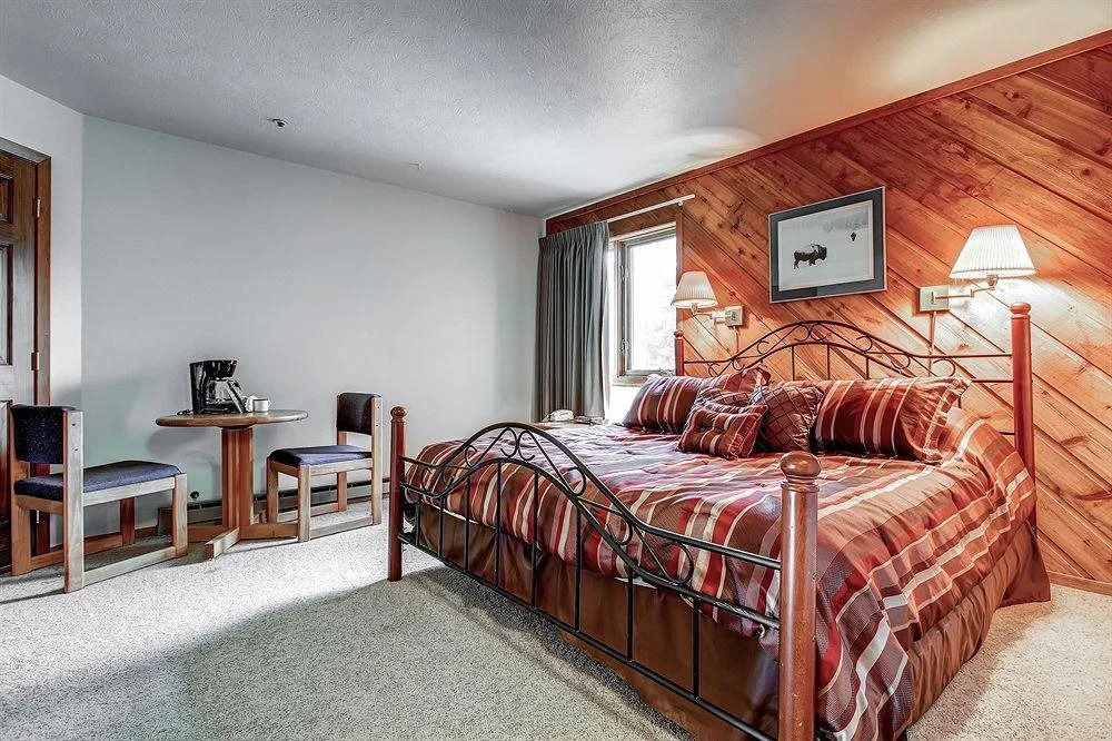 Cimarron Bear Condo: Fantastic Location, Sleeps 8