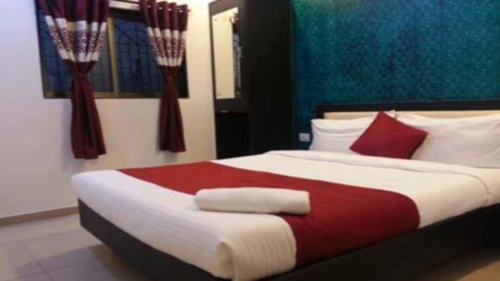 OYO 5661 Hotel AK Palace
