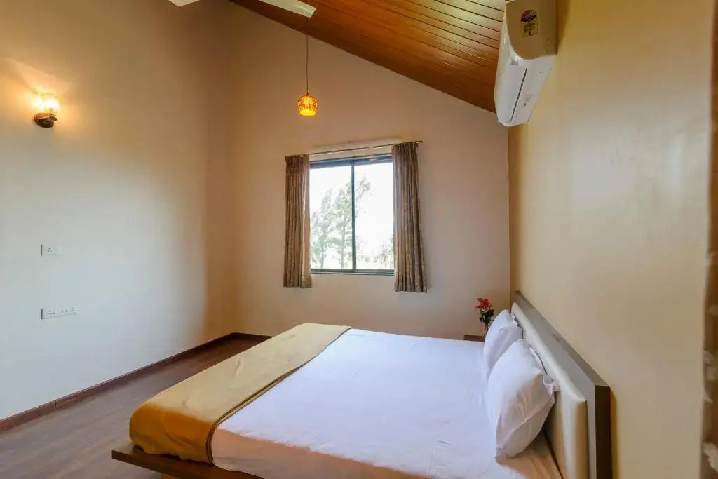 Lake View Holiday Villa Near Sula Wine Yard With 3 BdRms