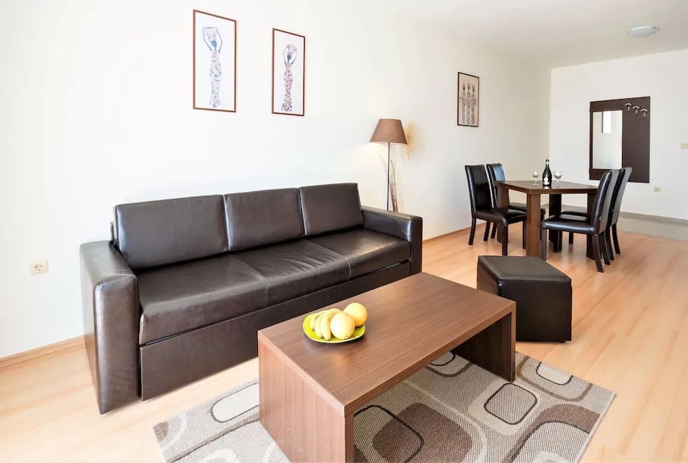 Seaside Apartment With 2 Bedrooms for up to 5 Guests