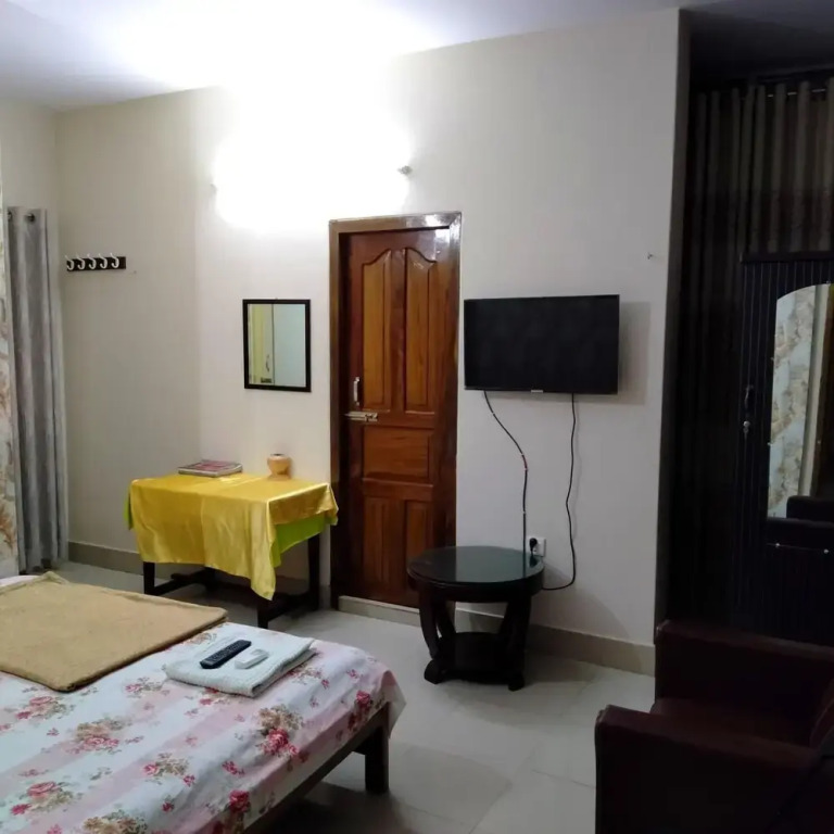 Hotel Charu