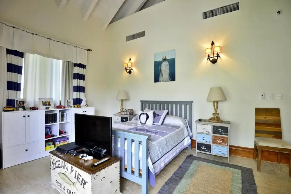 Ocean View 5-bedroom Fully Staffed Tropical Villa