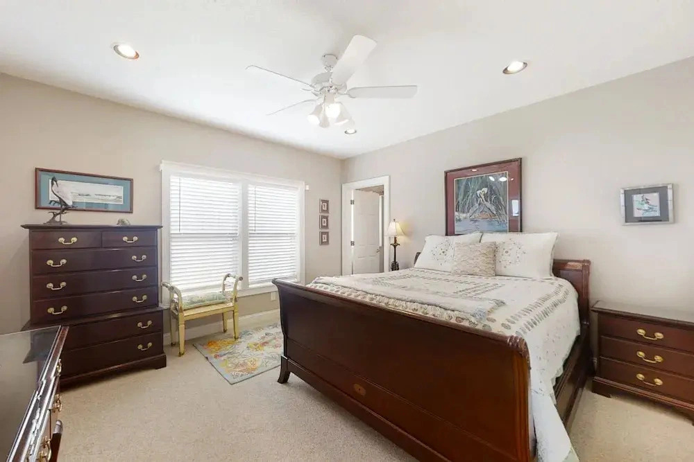 Spacious Beachfront Home W/deck, Balcony, Central A/c, Washer/dryer, and Wifi