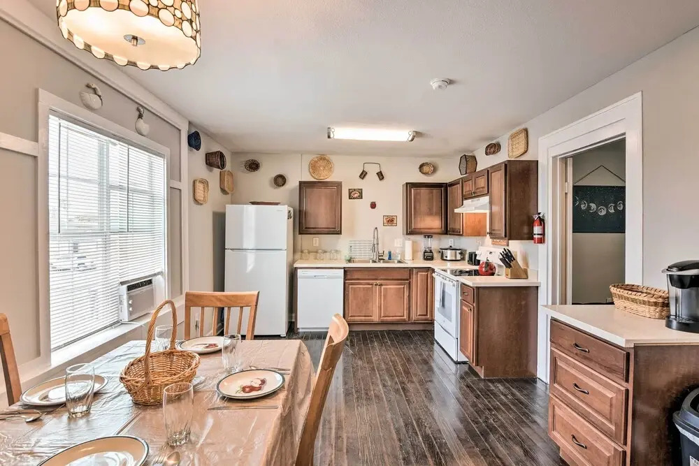 Cozy Galveston Apartment - Walk to Beach & Dining