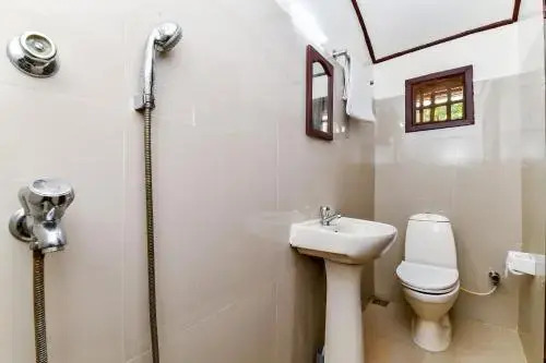 Oyo 25089 Gold River Indraprastha Houseboat
