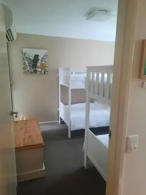South-West getaway! Pool, tennis & Foxtel