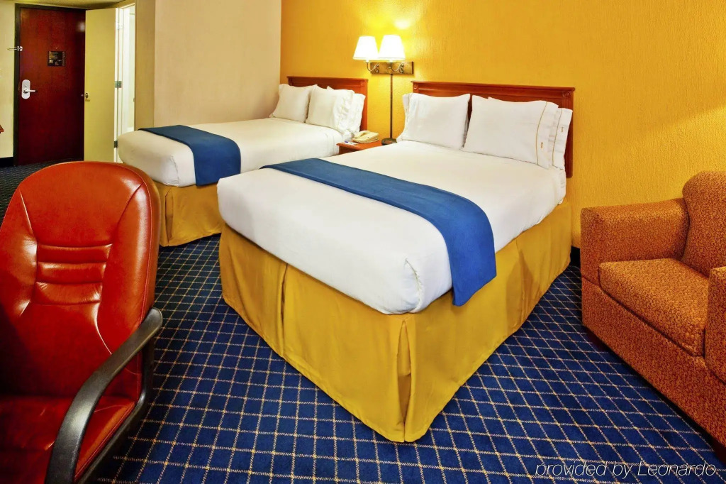 Holiday Inn Express Hotel & Suites Spence Lane by IHG