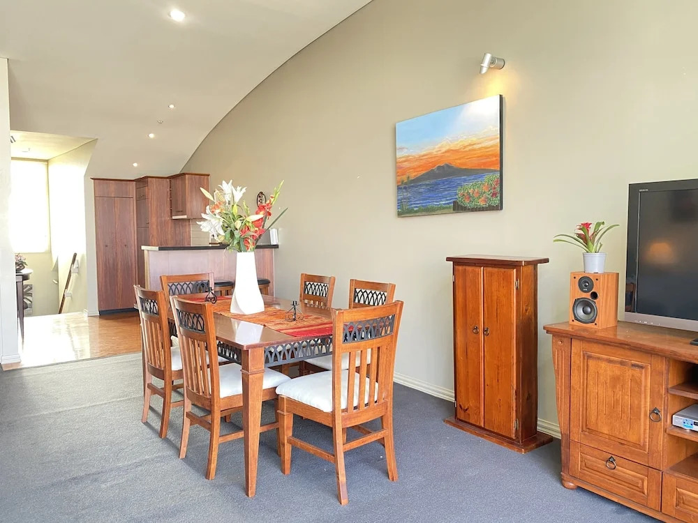 Seaview Waterfront Hotel Apt