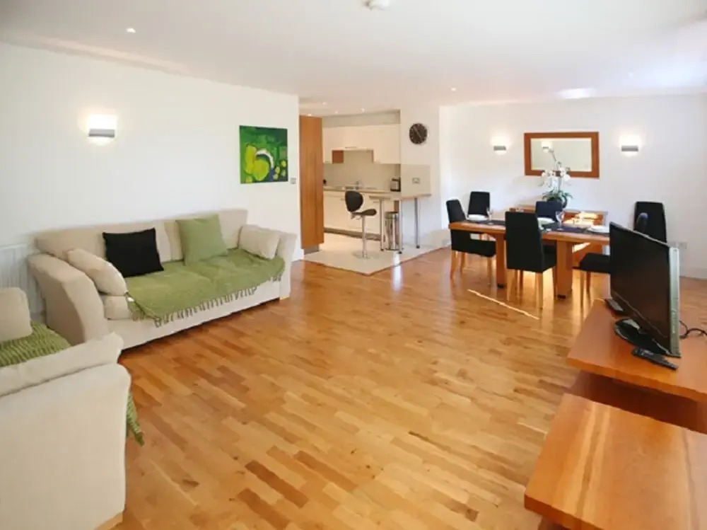 Jeanneau - Prestigious Dolphin Quays apartment on Poole Quay