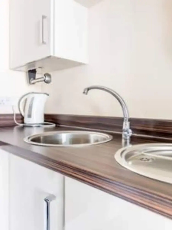 Modern 2 Bedroom Property in Stylish Complex