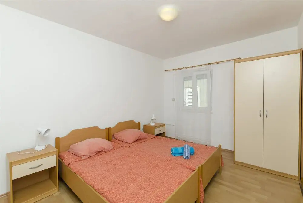 Apartments with parking space Supetar, Brac - 11278