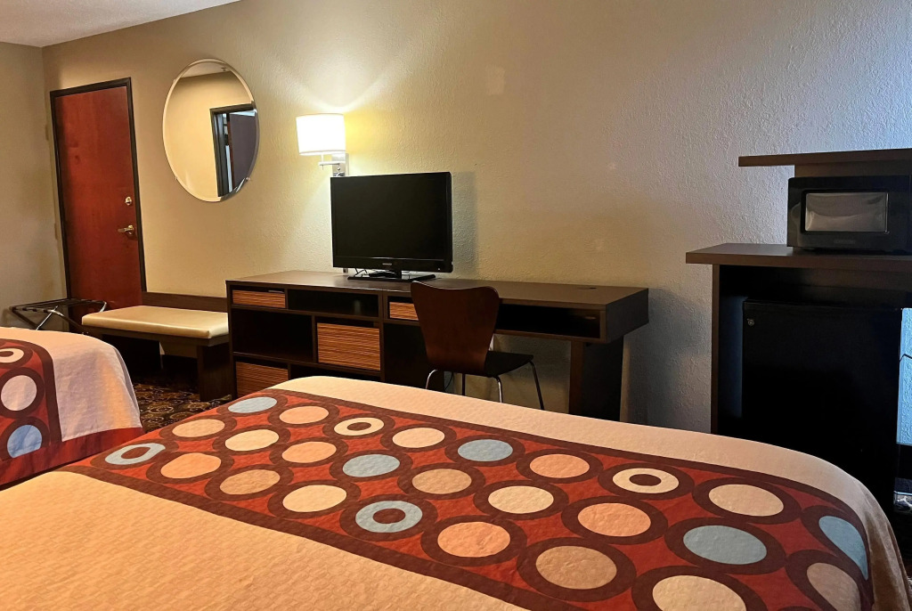 Super 8 by Wyndham Evansville North
