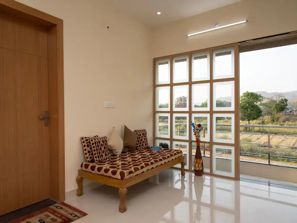 OYO 13273 Home Luxury Stay Airport Road