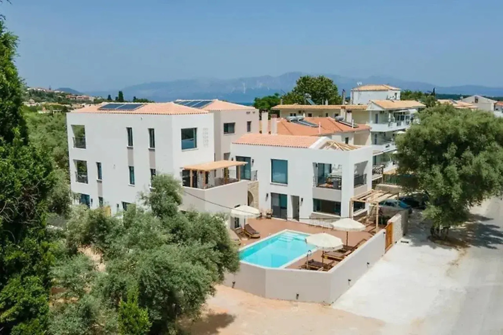 13 Keys Suites