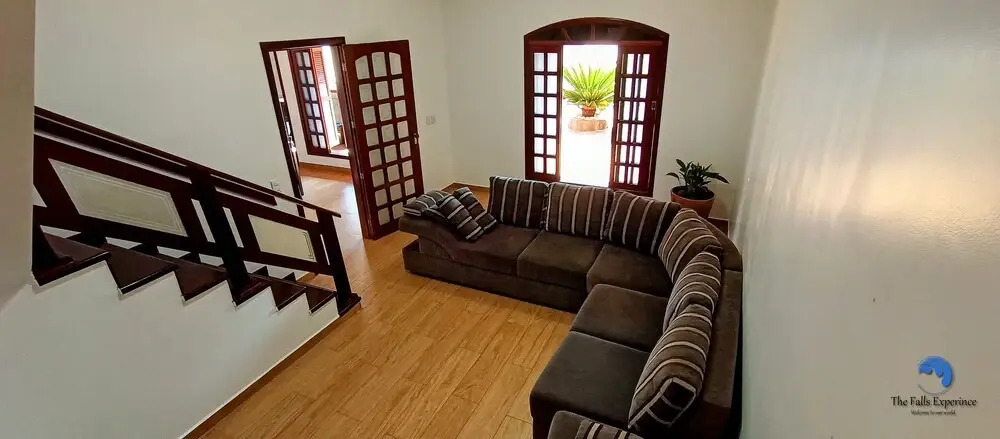 Casa com Piscina e Churrasqueira