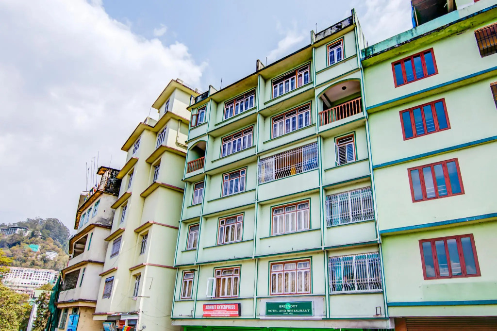 OYO 13465 Greendot Hotel