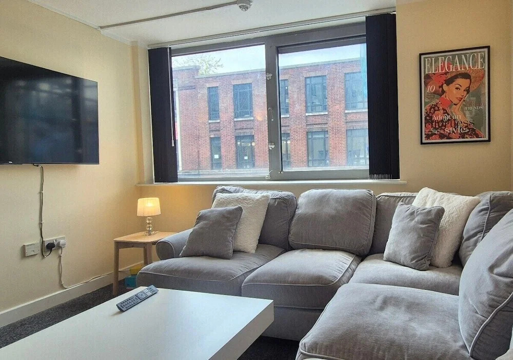 Stylish 1BR Flat Next to Hockley
