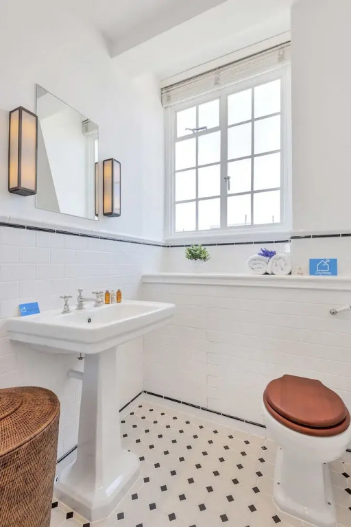 Stunning Chelsea Manor Gem - HBG