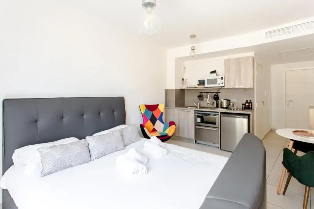 Air-Conditioned Furnished Studio in A Luxury Residence