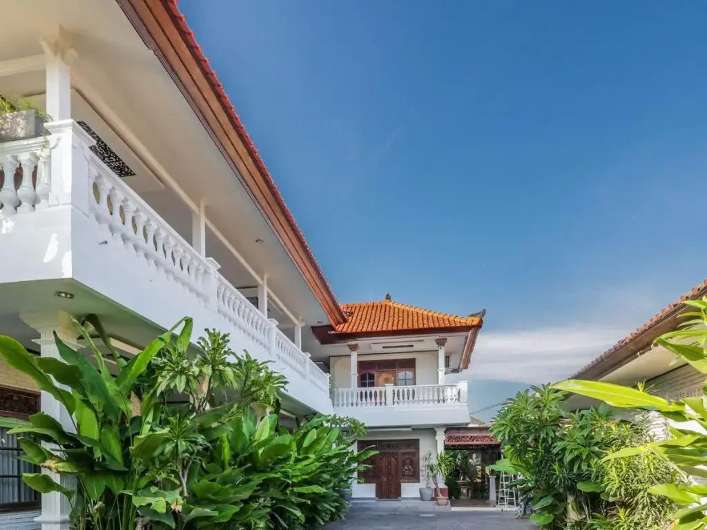 Exis Tropical And Spa