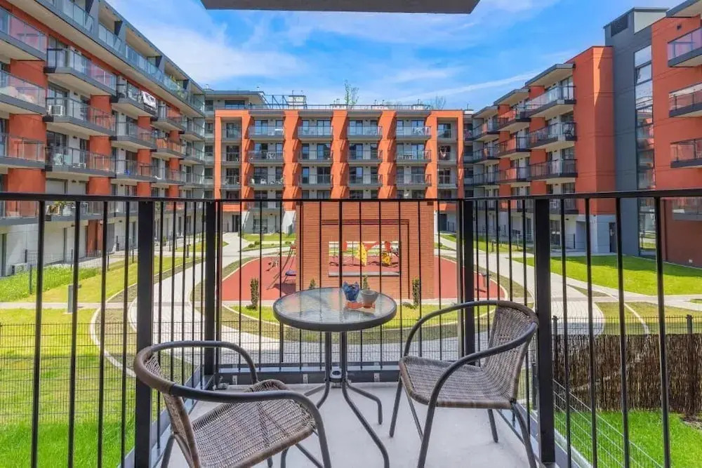 Glass House Hot Tub Apartments