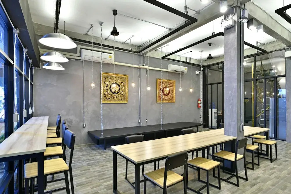M Gray Hostel & Cafe
