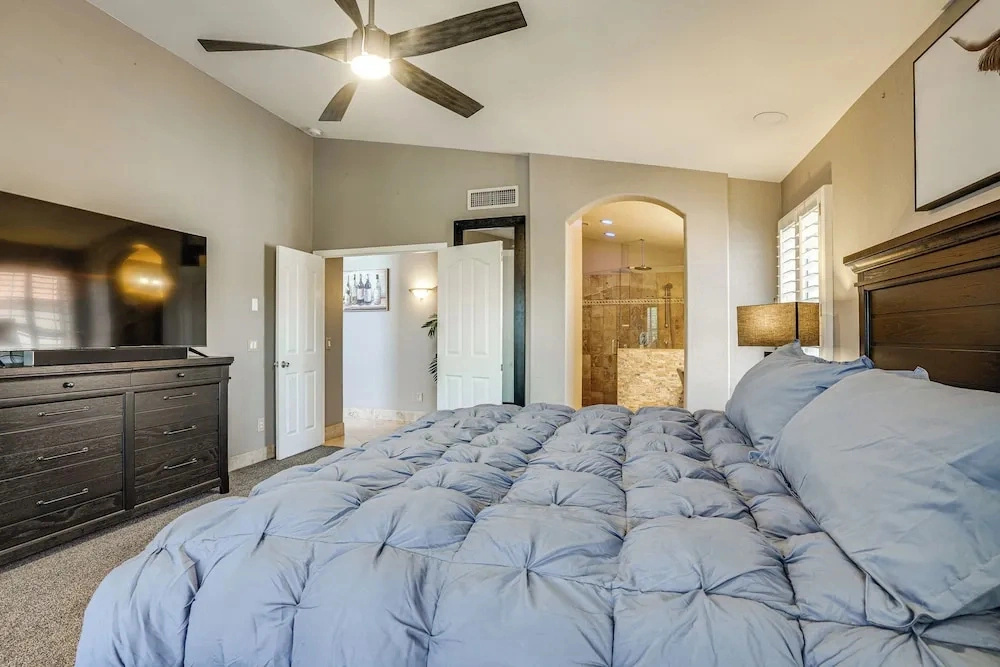 Game Room, Backyard Oasis! Glendale Group Getaway