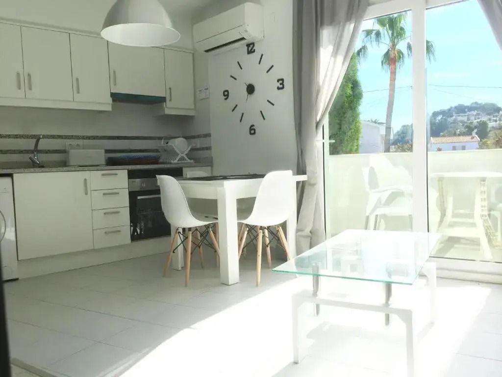 AP2116 Oasis Beach II Marineta