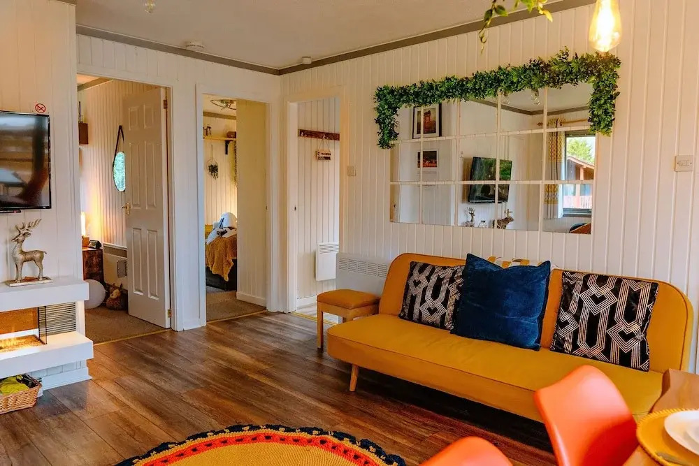 Luxurious mountain retreat lodge Hunters Quay