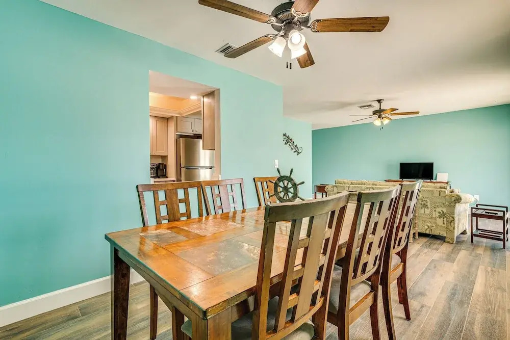 So Close to Coast: Walkable Fort Myers Beach Unit!