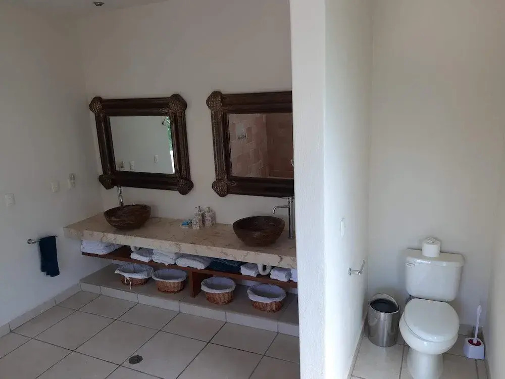 New Listing Close To Beach Sunny Spacious Villa