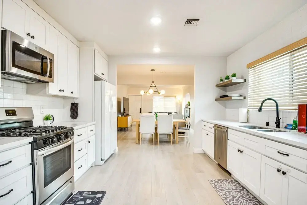 Centrally Located Los Angeles Home w/ Courtyard